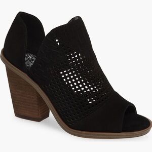 Vince Camuto peep toe bootie (black)